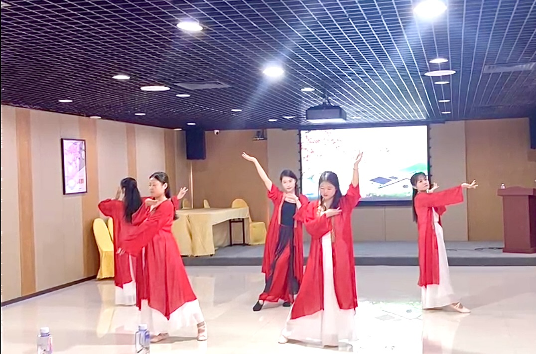 顺磊我们心中的舞台，展现我们的风采